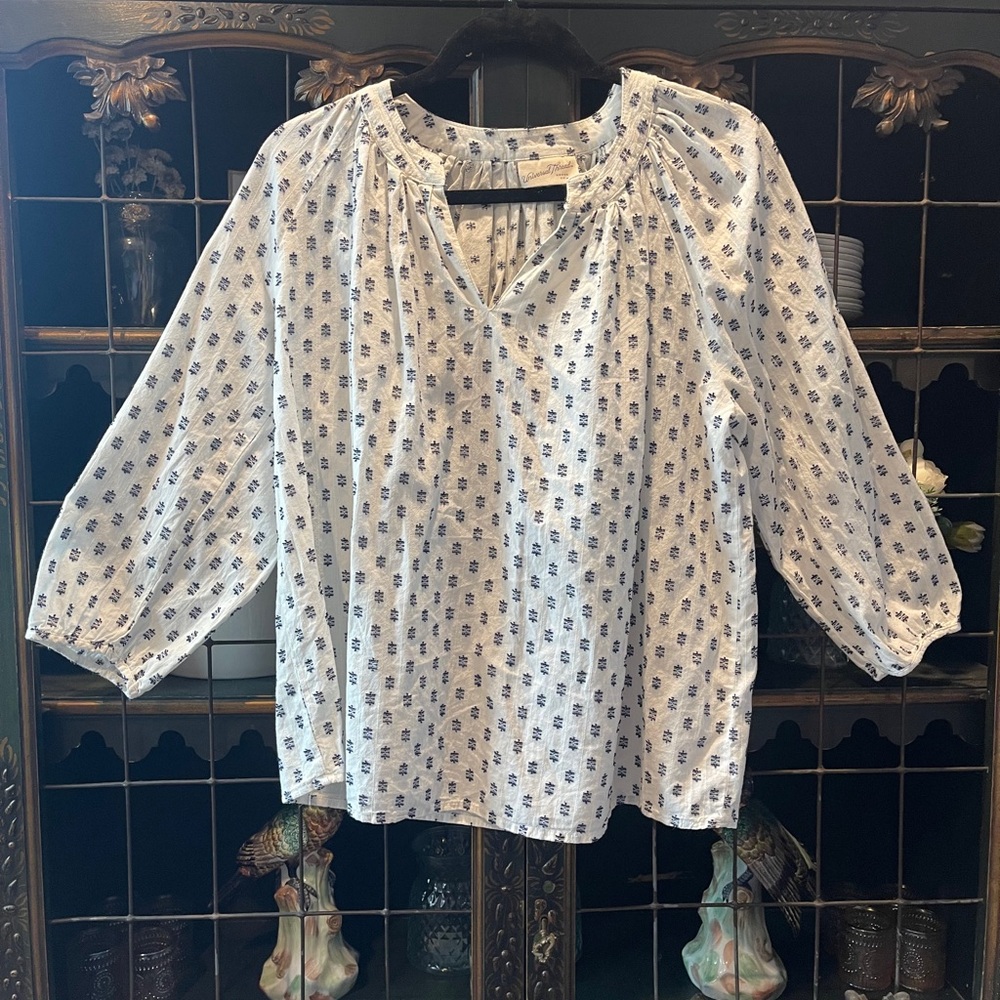 Universal Thread White and Blue Blouse